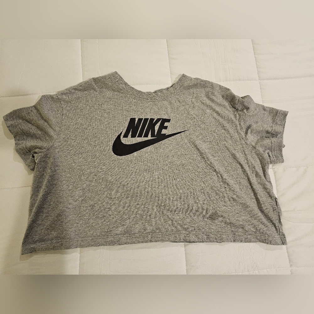 Women's NIKE crop tshirt